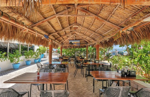 Galt Mile Apartamento | One Bedroom direct ocean front suite
