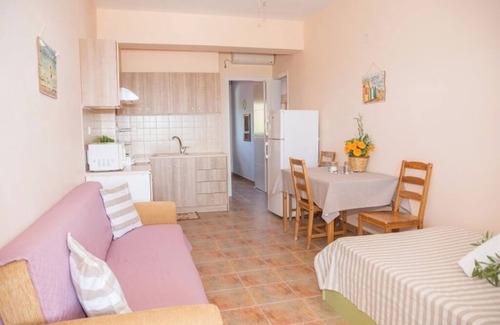 Thermisia Apartamento | One-Bedroom Apartment with Sea Views and Olive Grove Serenity for Up to 4 Guests