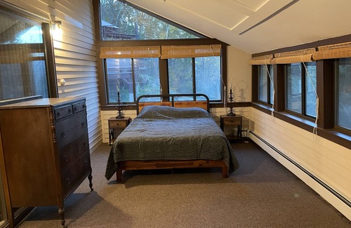 Canton Casa | One Bedroom Guest House Nestled in the mountain