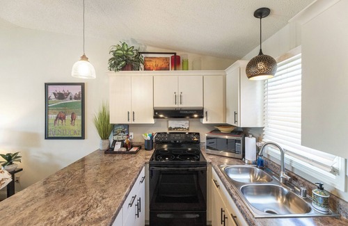 Grand Rivers Condominio | One Bedroom Harbor View Condo