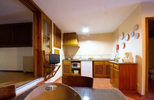 Sao Joao Batista Casa | One bedroom house with lake view, shared pool and furnished garden at Porto de Mós