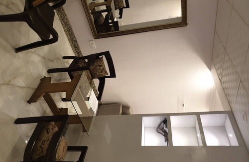 Vasant Kunj Casa | Lujoso apartamento de un dormitorio cerca del aeropuerto.