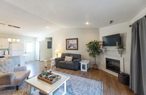 Grand Rivers Condominio | One Bedroom Marina View Condo