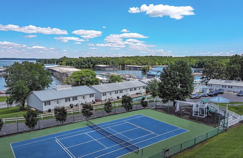 Grand Rivers Condominio | One Bedroom Marina View Condo
