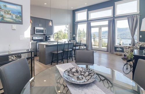 Cowichan Bay Casa | One Bedroom Ocean View home-5 min from beach