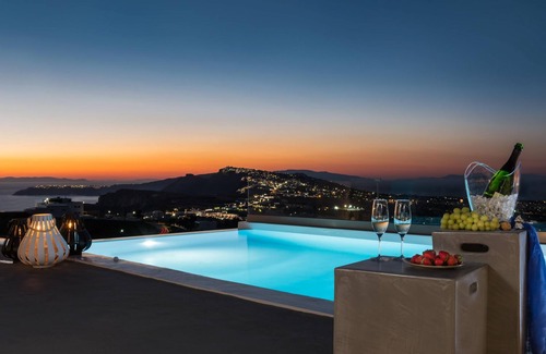 Pyrgos Villa | One Bedroom Panoramic - White Co