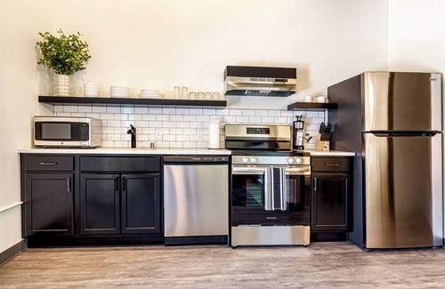 Madison Casa | One Bedroom Queen in the heart of downtown.