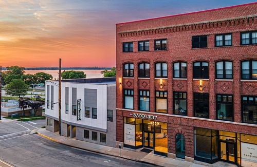 Madison Casa | One Bedroom Queen in the heart of downtown.
