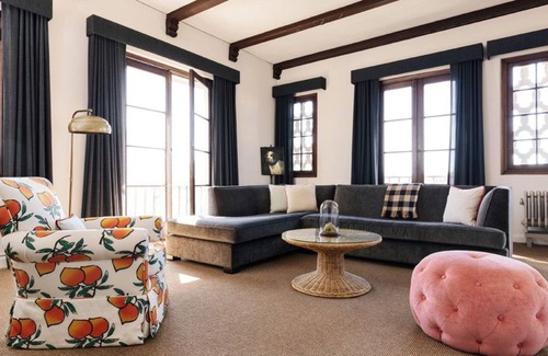 Wilshire Montana Casa | One Bedroom Residence at Palihouse Santa Monica, Full Kitchen!