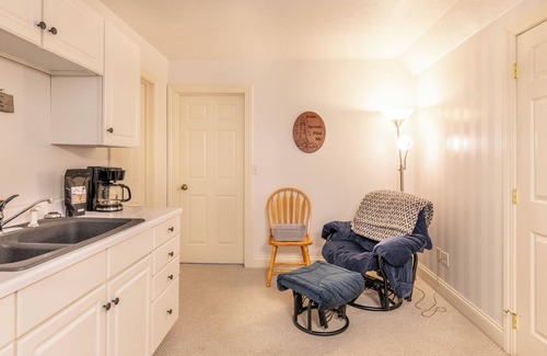 Decatur Apartamento | One bedroom suite. Rural, quiet and private.