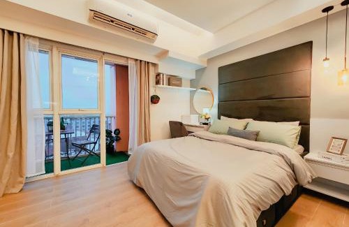 Pinagsama Apartamento | One Bedroom Unit with Venice Canal View