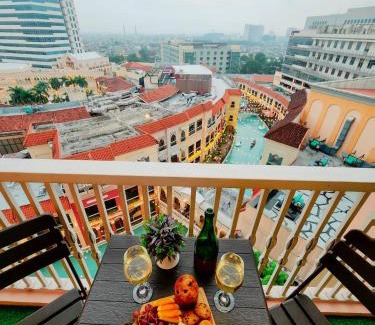 Pinagsama Apartamento | One Bedroom Unit with Venice Canal View