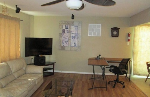 Desert Hot Springs Casa | One bedroom house quiet and comfy with accommodations for up to four people