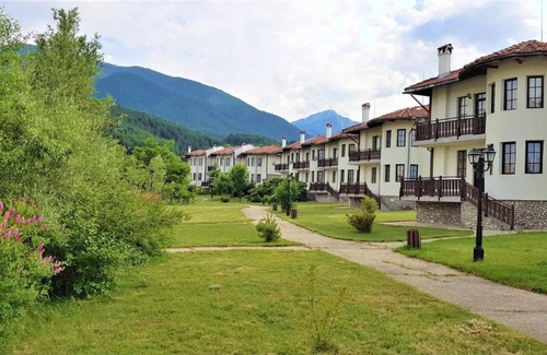 Shiligarnika Casa | One-bedroom Villa in the Beautiful Pinerose Resort