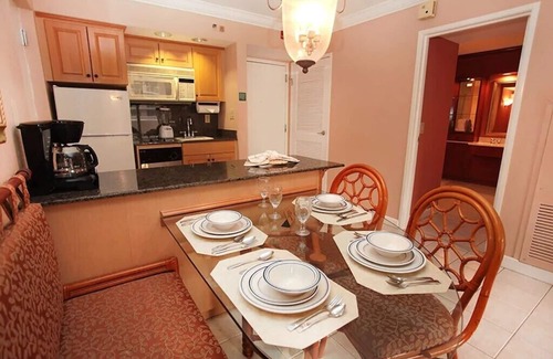 Palm Beach Shores Complejo | One Bedroom with 2 Double Beds; Beachfront