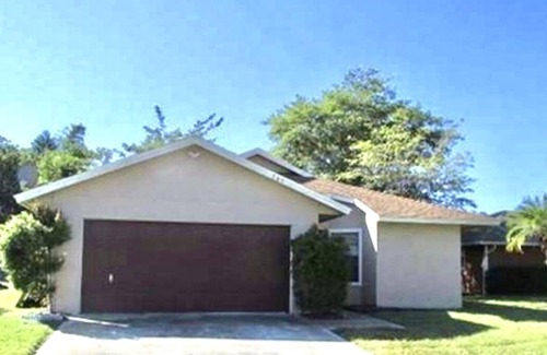 Poinciana Casa | One bedroom with designated parking space at Kissimmee