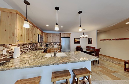 Mammoth Lakes Condominio | One Bedrooms At Snowbird Condos Slopeside - Free Wifi & Assigned Parking!