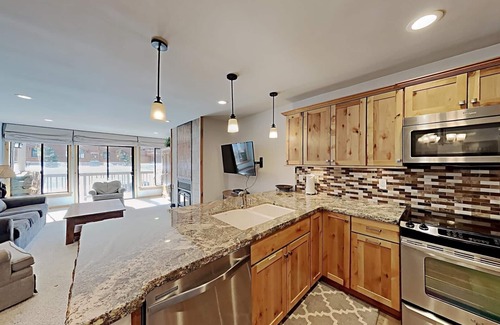 Mammoth Lakes Condominio | One Bedrooms At Snowbird Condos Slopeside - Free Wifi & Assigned Parking!