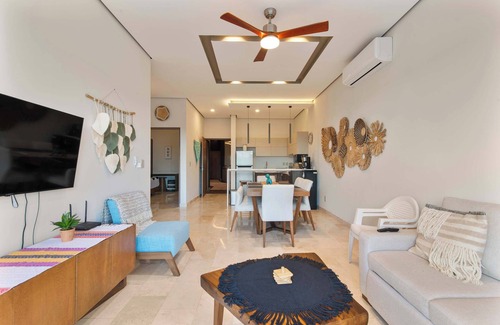 Playa Paraiso Condominio | One block from beach in Hotel Zone-Free Beach Club