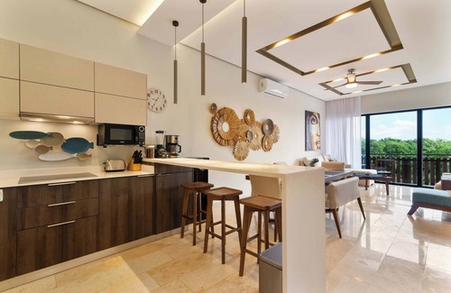 Playa Paraiso Condominio | One block from beach in Hotel Zone-Free Beach Club