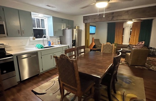 Van Buren Casa | One Block from Current River! Let's Go!!
