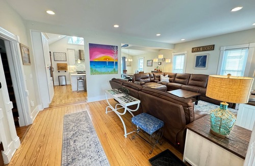 South Haven Cabaña | ONE Block From The Beach and Kids' Corner! Walk to Town! Sleeps 10+ Big Backyard