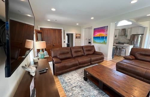 South Haven Cabaña | ONE Block From The Beach and Kids' Corner! Walk to Town! Sleeps 10+ Big Backyard