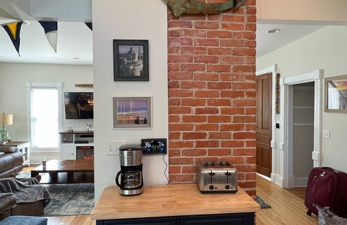 South Haven Cabaña | ONE Block From The Beach and Kids' Corner! Walk to Town! Sleeps 10+ Big Backyard