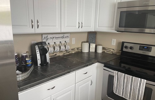 Bullhead City Casa | One block to the River, sports park, dogs, AC garage games!