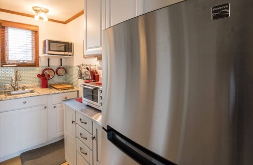 Provincetown Apartamento | Una cuadra a pie de deslizamiento de barco