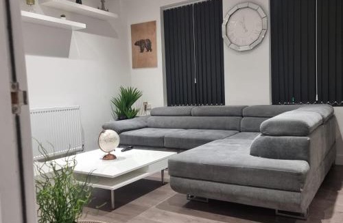 Enfield Highway Apartamento | One double room in A 4 bed in Enfield north London