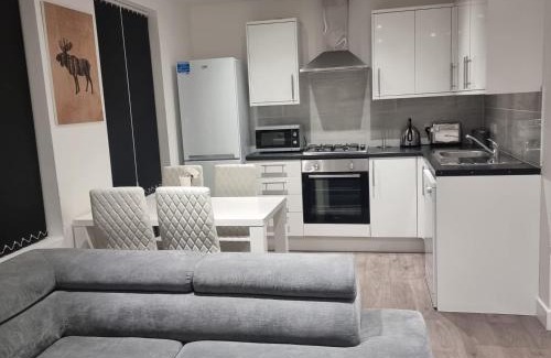 Enfield Highway Apartamento | One double room in A 4 bed in Enfield north London