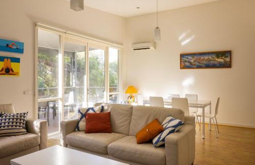 Inverloch Casa | One Level at Broadbeach Inverloch