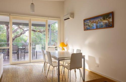 Inverloch Casa | One Level at Broadbeach Inverloch