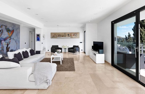 Urbanitzacio la Font Villa | Una villa de 3 niveles, ideal para familias, con vistas espectaculares del área de Pollensa y más allá.