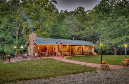Cherry Log Cabina | Quiet cabin setting with wheel chair access, all on one level Handicap friendly.