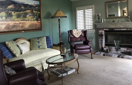 Petaluma Casa | One level house near hiking trails
