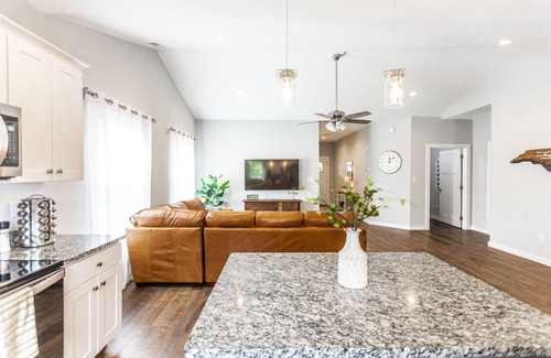Weaverville Casa | One Level Living, Work Remote, Centrally Located!