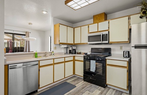 Northwest Reno Casa | One Level Newly Remodeled Home Mins Downtown