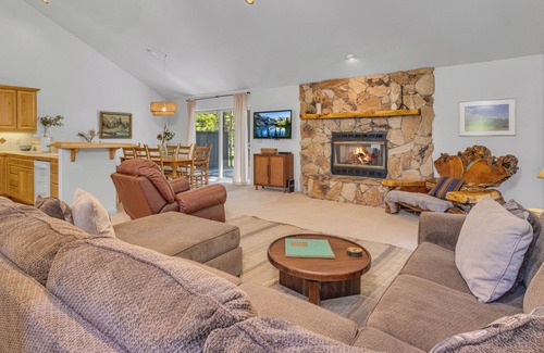 Deer Park Casa | One Level, Open Floor Plan, 4 Bdrm Home Hot Tub Pet Friendly, 10 SHARC Passes