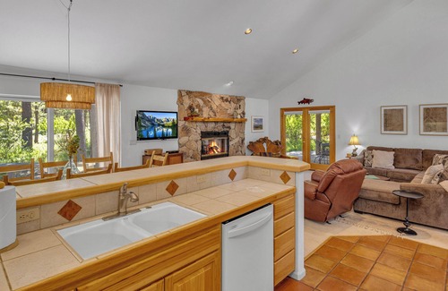 Deer Park Casa | One Level, Open Floor Plan, 4 Bdrm Home Hot Tub Pet Friendly, 10 SHARC Passes