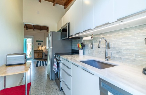 Delray Beach Casa | Clean Beach Cottage- 1 milla de la avenida Atlantic. & la playa