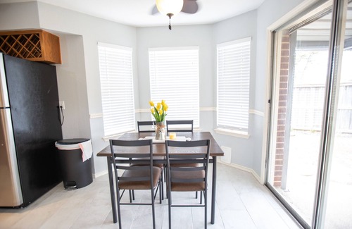John T White Casa | One of a kind 10 min from AT&T stadium! 3 BR 2 BA