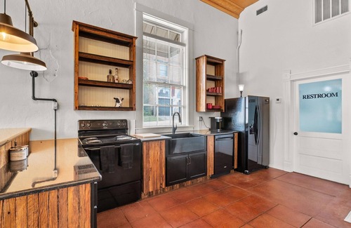 Big Sandy Apartamento | One of a kind 2-bedroom studio in downtown Big Sandy