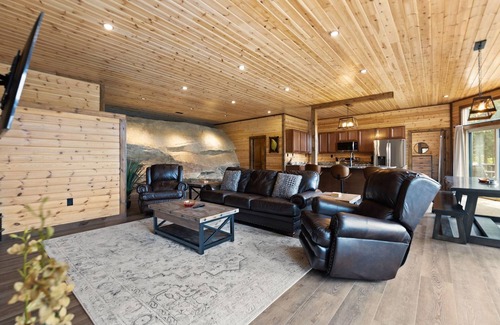 Rogers Cabina | One of a Kind Cabin. Breath Taking View, integrated into the natural rock.