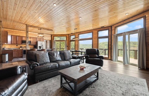 Rogers Cabina | One of a Kind Cabin. Breath Taking View, integrated into the natural rock.