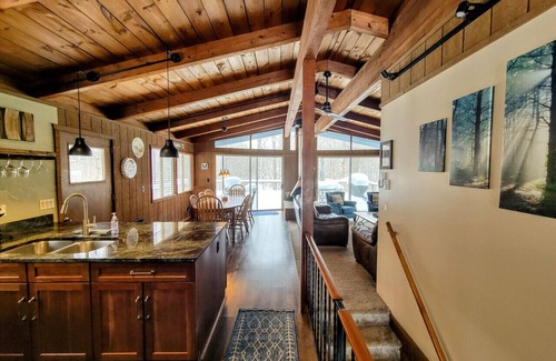 Bellaire Casa | Precioso, renovado Chalet w / acceso a piscinas y golf
