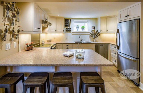 Mulmur Otro | One-of-a-kind farm lifestyle experience! Cozy 2 bed 2 bath farmhouse in Mulmur!