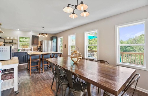 Sugar Grove Cabina | UNA CABINA DE REGISTRO HISTÓRICO TOTALMENTE RENOVADA EN UN TIPO EN 10+ ACRES EN HOCKING HILLS