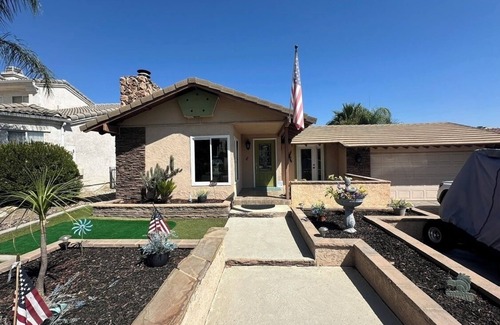 Temecula Casa | One-of-a-kind home on Lake in Canyon Lake with Hot Tub 30 Day Min